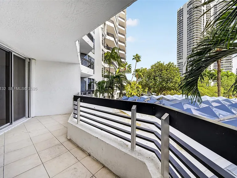 3600 Mystic Pointe Dr #310 — Photo 35