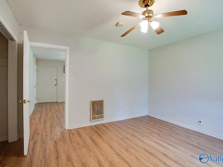 1328 Oshaughnessy Ave NE #B — Photo 23