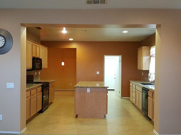 4th image of 53916 Amethyst Ct