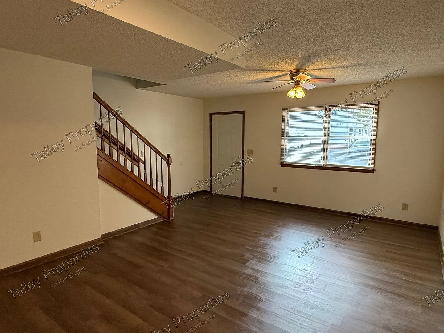 2 bed, 1.5 bath, 975 sqft, $1,099 — Photo 3