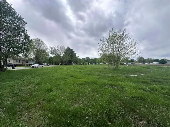 713 Walnut St, Humboldt, IL 61931