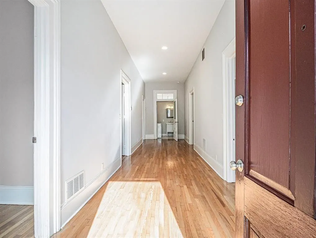 3 bed, 2.0 bath, 2510 sqft, $3,250 — Photo 3