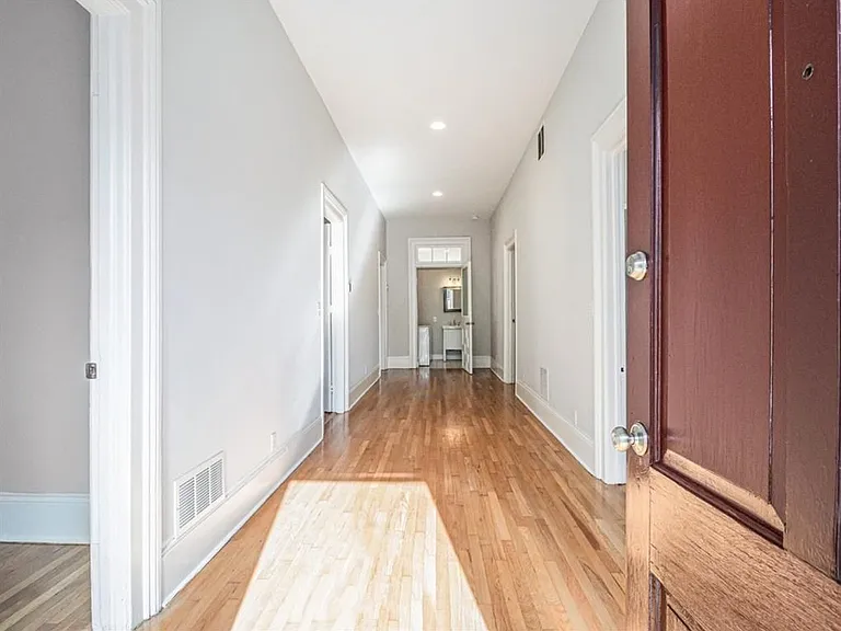 74 Boulevard Dr SE — Photo 3