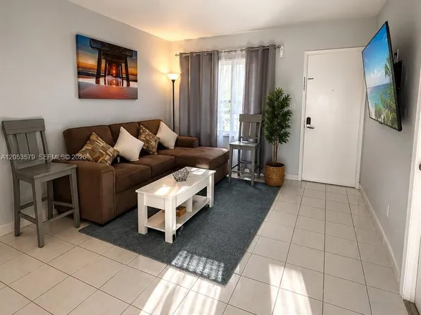 8615 NW 8th St APT 414, Miami, FL 33126