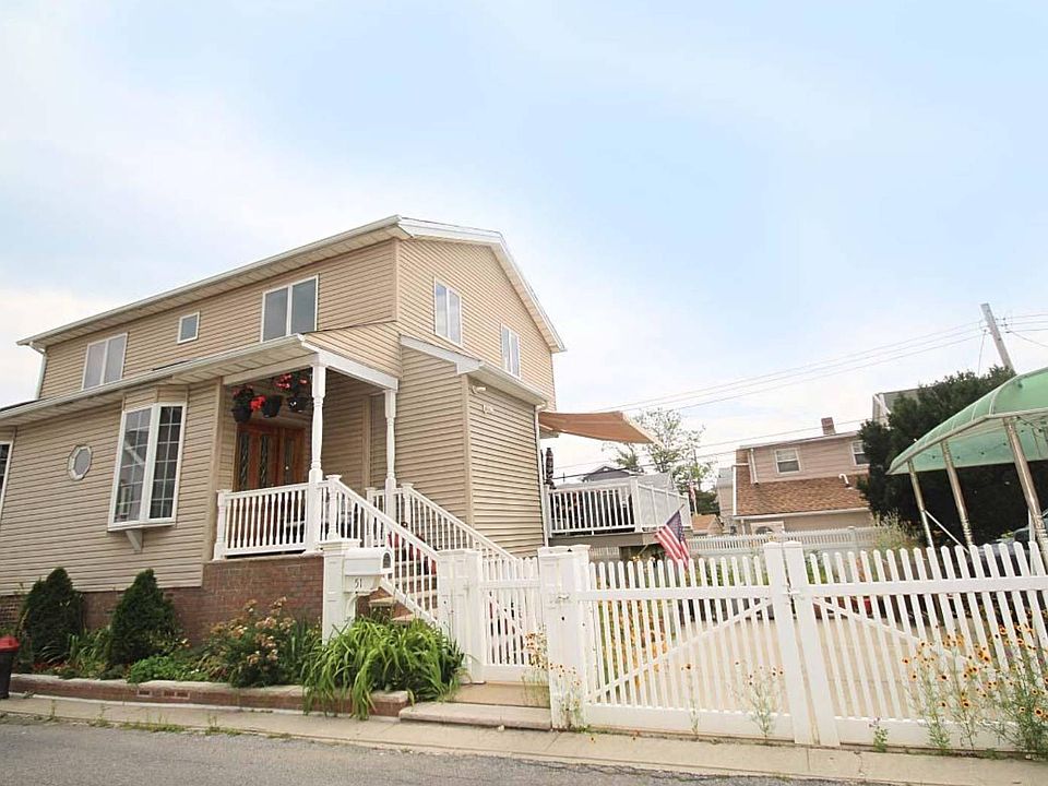 1st image of 51 Eaton Ct