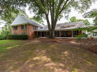 2421 Manor Way, Loganville, GA 30052