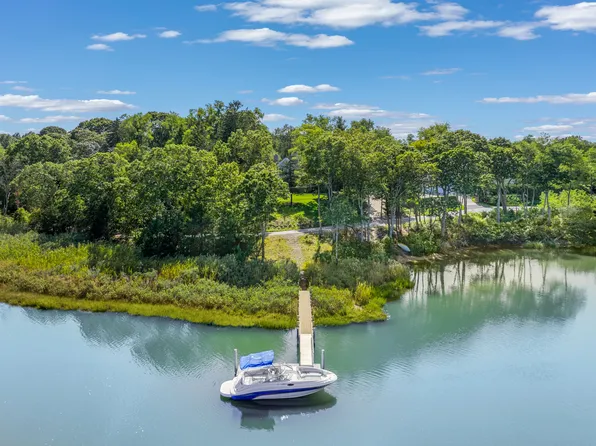 12 Fish Cove Rd, Southampton, NY 11968