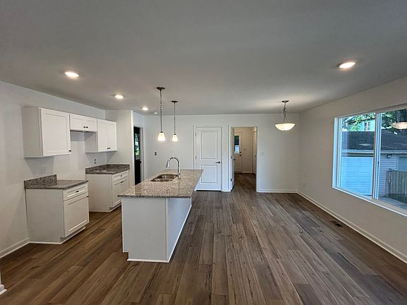 4th image of 107 Hart St