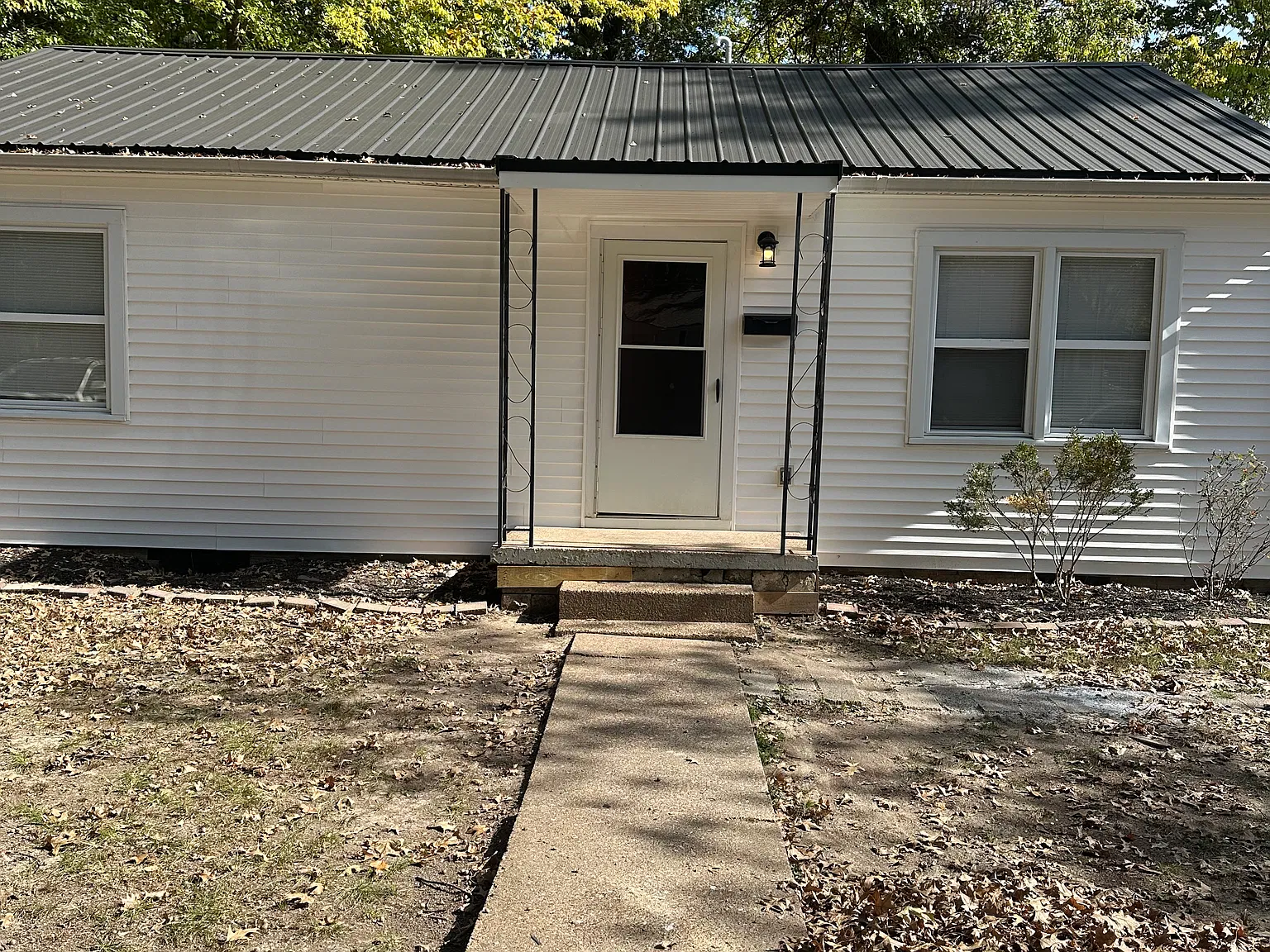 3 bed, 864 sqft, $1,300 — Photo 1