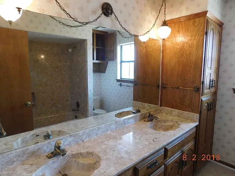2315 E Highway 190 — Photo 36
