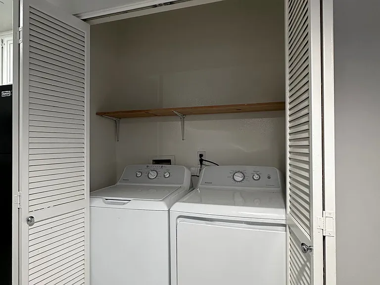 Lido Apartments - 11221 Richland Ave — Photo 4