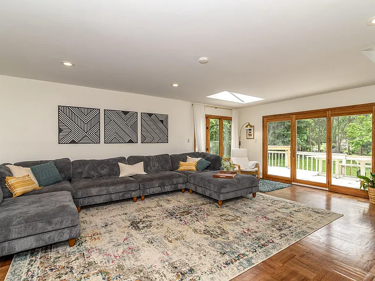 1800 Lark Ln — Photo 9