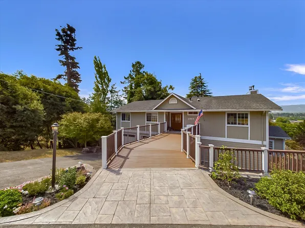 1995 Newell Dr, Fortuna, CA 95540