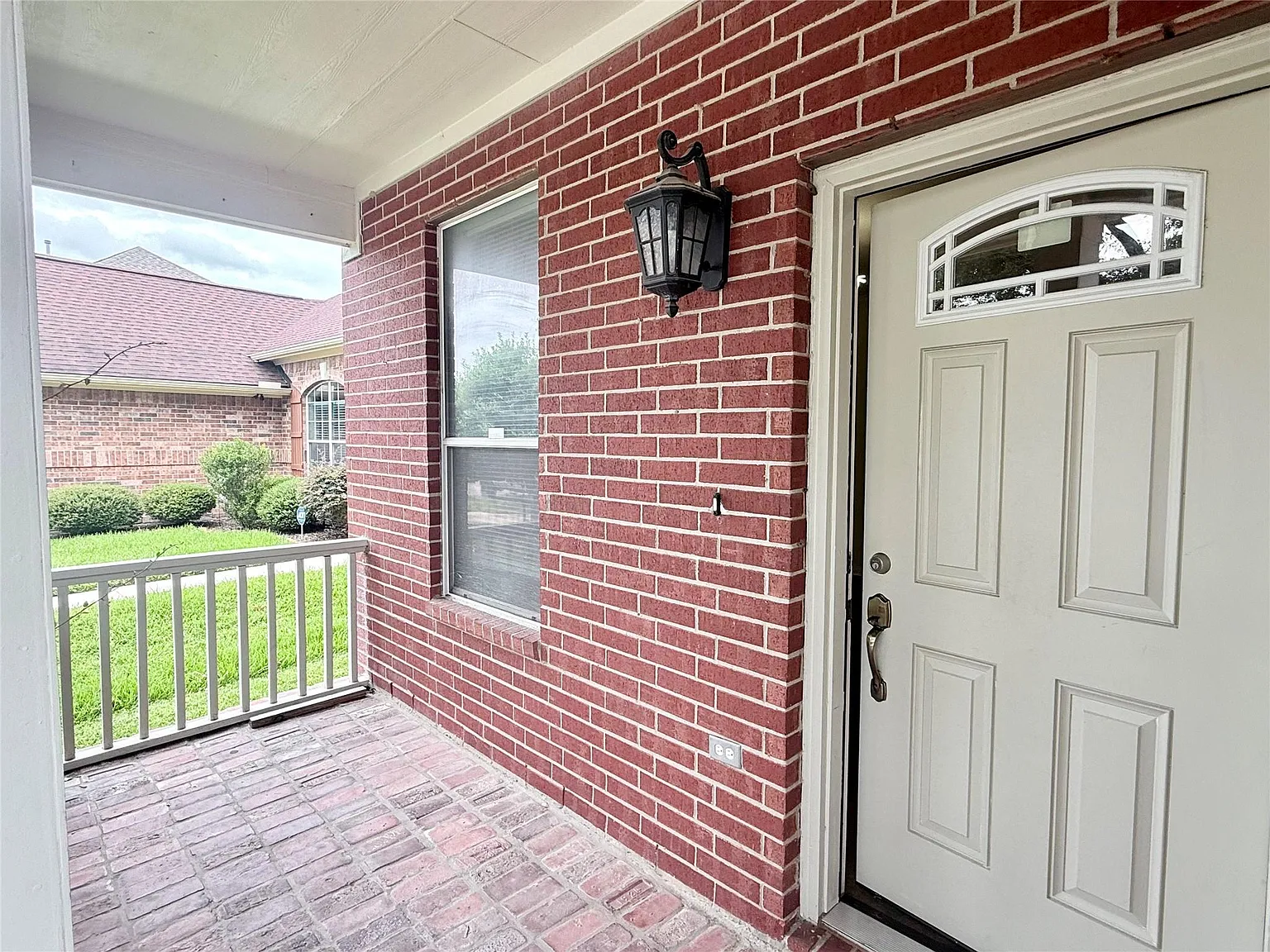 4 bed, 2.5 bath, 2712 sqft, $2,300 — Photo 3