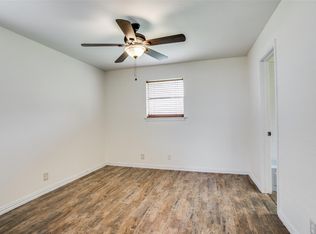 136 NW Summercrest Blvd, Burleson, TX 76028