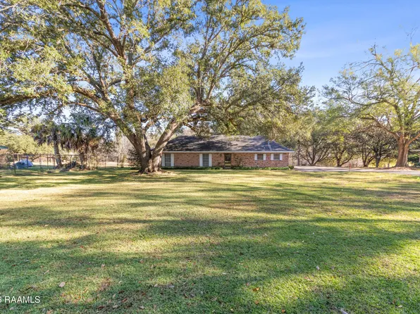 115 John Breaux Dr, Breaux Bridge, LA 70517