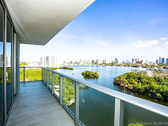 3rd image of 16385 Biscayne Blvd Unit 1507