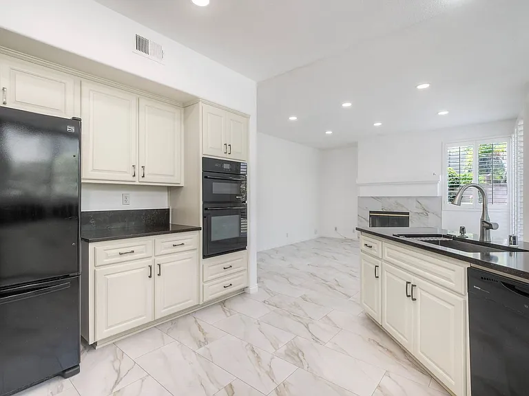 5030 Caspian Dr — Photo 6