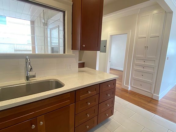 2nd image of 207 Mira Mar Ave APT B