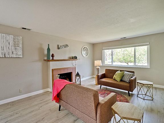 4th image of 15158 Charmeran Ave