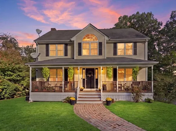 319 Oak St, Swansea, MA 02777