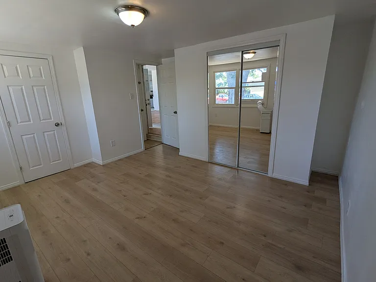 19422 Archwood St — Photo 66