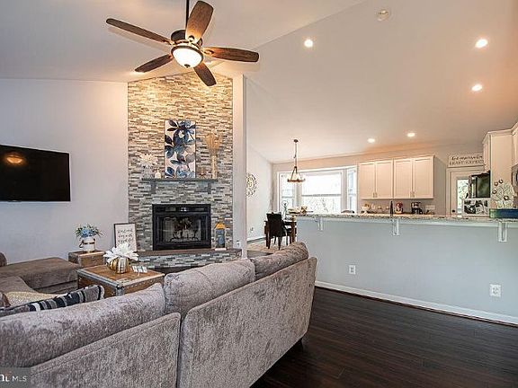 4th image of 254 Apple Orchard Dr