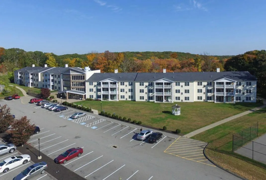 Stonington Estates Apartments — Photo 1