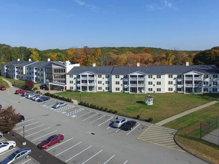 Stonington Estates Apartments — Photo 1