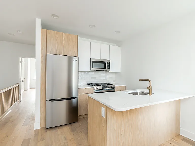 5461 W Berks St #B — Photo 6