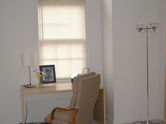 2nd Bdrm w/vaulted clg