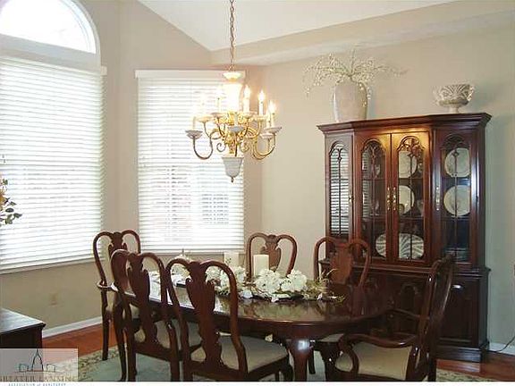 5th image of 177 E Abbott Woods Dr