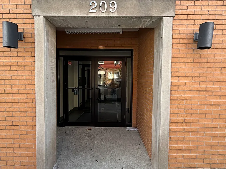 209 40th St #3C — Photo 20