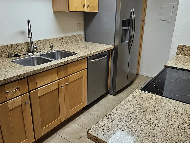 330 S Mentor Ave #209 — Photo 5