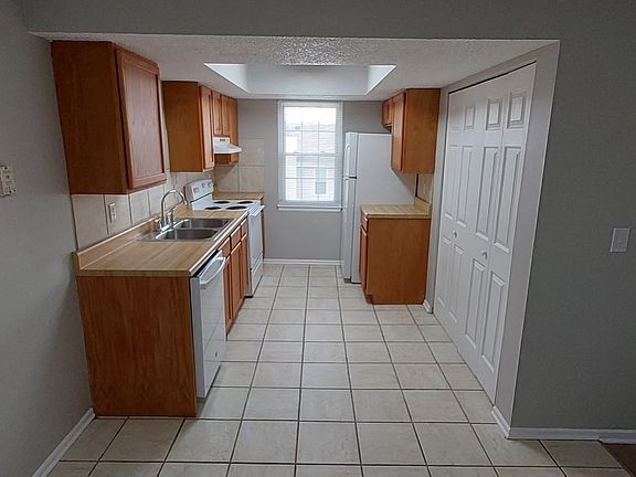 5th image of 11002 NW Player Dr APT D
