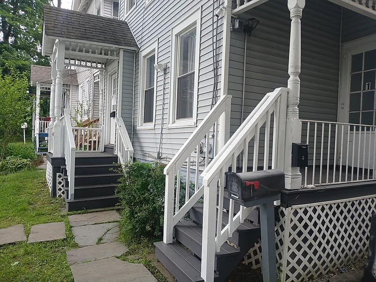 139 N Clinton St #2 — Photo 2