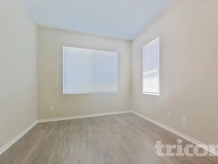 6619 W Golden Ln — Photo 11