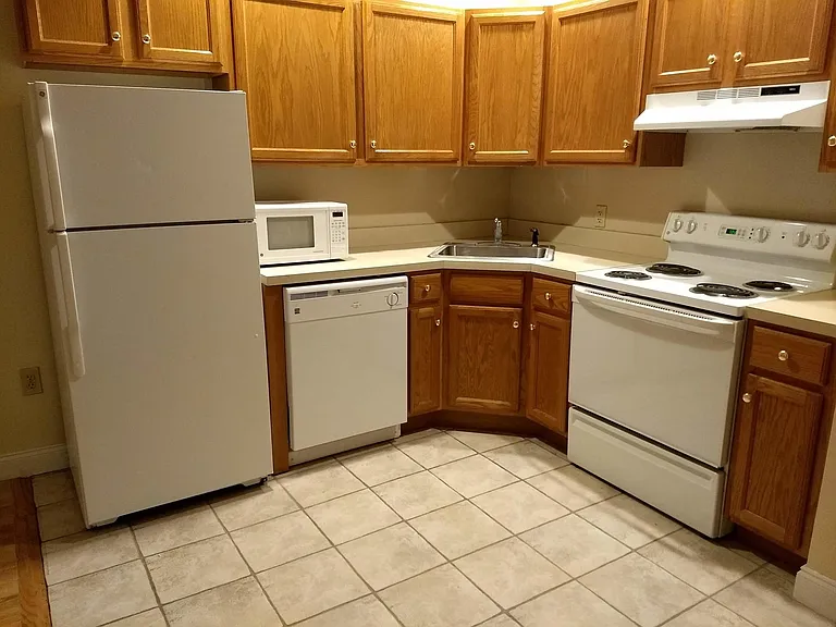 15 Pearl St #5 — Photo 16