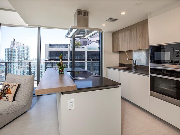 2nd image of 1000 Brickell Plz #4915