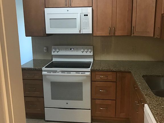 3rd image of 603 Center St APT 201