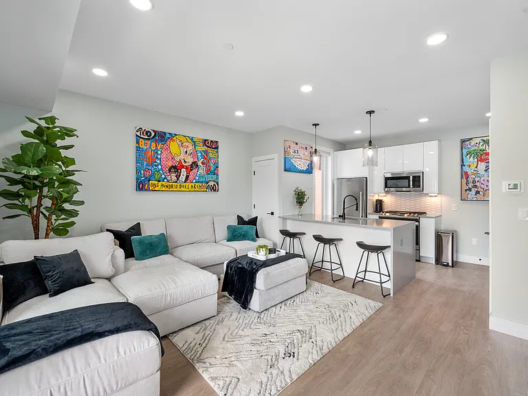 277 Border St #401 — Photo 3