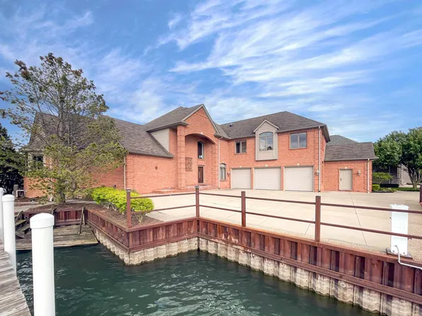 41614 Conger Bay Dr, Harrison Township, MI 48045