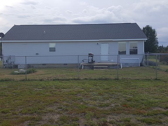 Fenced in back yard w/gate