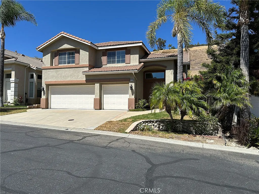 3 bed, 2.5 bath, 2370 sqft, $4,500 — Photo 2