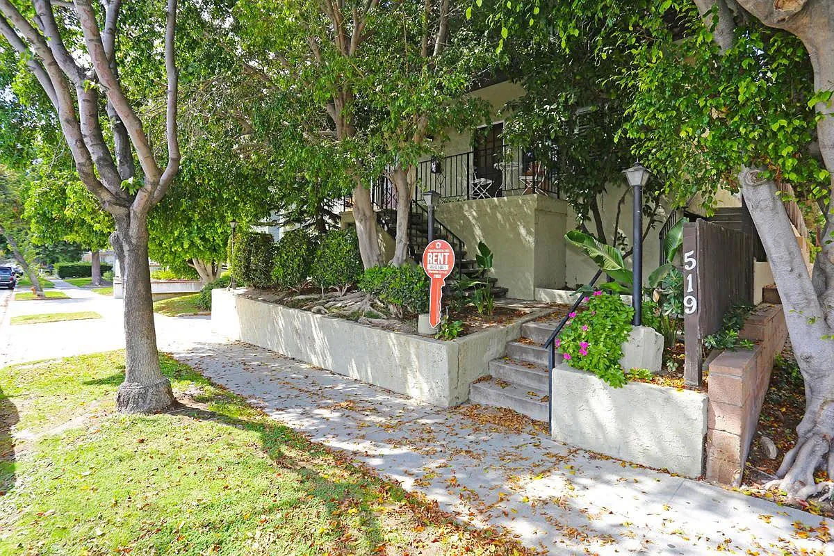 Building Photo - 519 E Providencia Ave #A