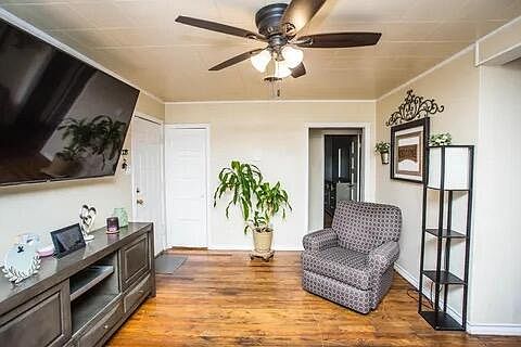 5th image of 2103 30th St