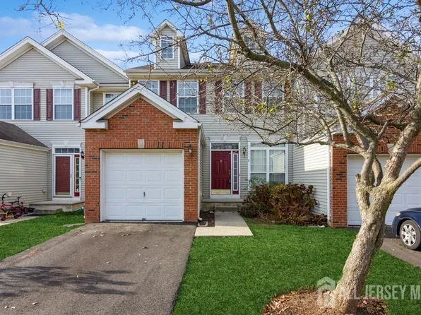 7 Molteg Dr, Parlin, NJ 08859