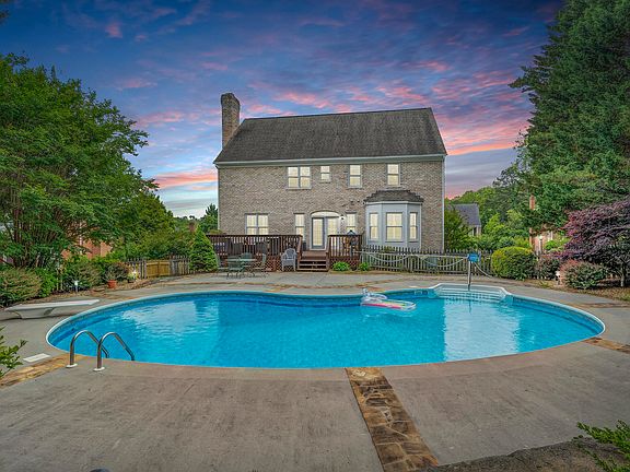 3rd image of 8325 Cardington Dr