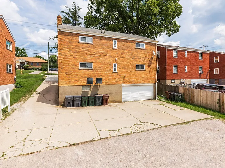 5739 Cheviot Rd #1 — Photo 2
