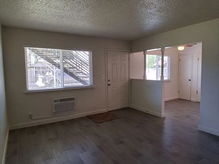 453 N. Orchard St — Photo 6